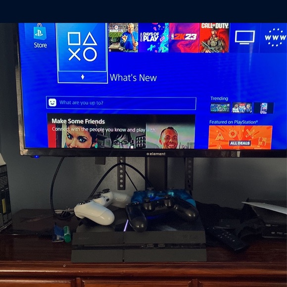 Console 100 and comes with madden 23 2k23 and COD 25$ each and 3 controllers